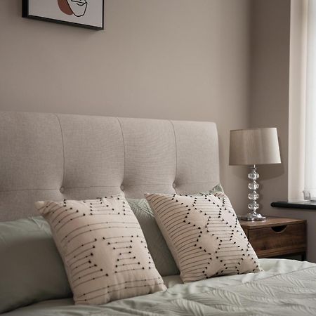 Gibson Manor Apartments Wallasey Zimmer foto